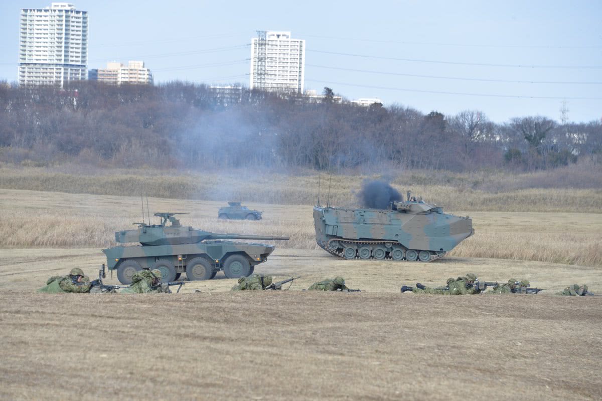 日本国产大型运输机C-2演习空降 比运20小却称“亚洲第一”