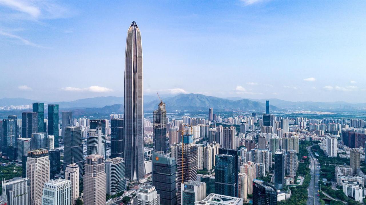 它是中国平安集团下的一栋公司大厦,原计划建造660米,比中国现有