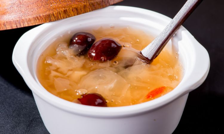 煮银耳时，切记别直接下锅！多加“1步”，银耳出胶多又稠