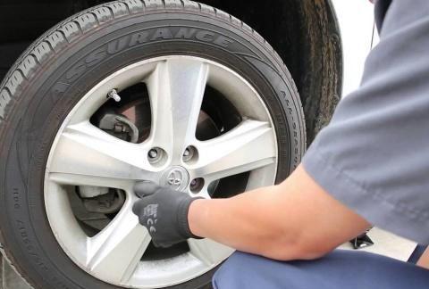 汽车轮胎多久更换一次？修车师傅说出答案，别记错了