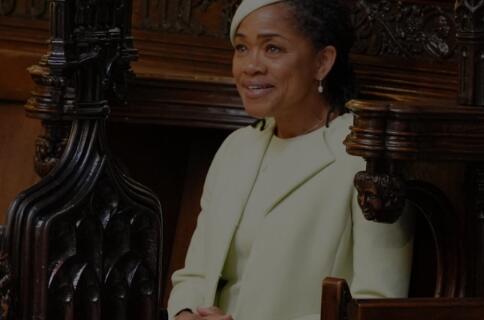 西班牙国王提前继位,身高近2米威望高,公主含