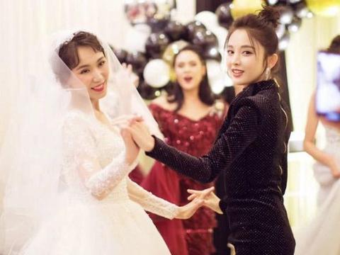 古力娜扎姐姐大婚,她和妈妈都穿黑色礼服出席