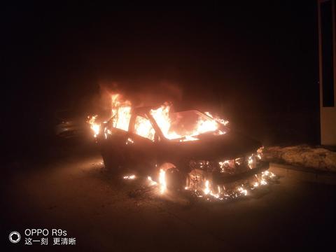 深夜爱车  上火  石河子消防紧急扑救