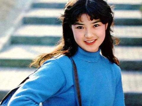 八零年代红极一时的任冶湘,26岁因病无奈息影,如今在家相夫教子