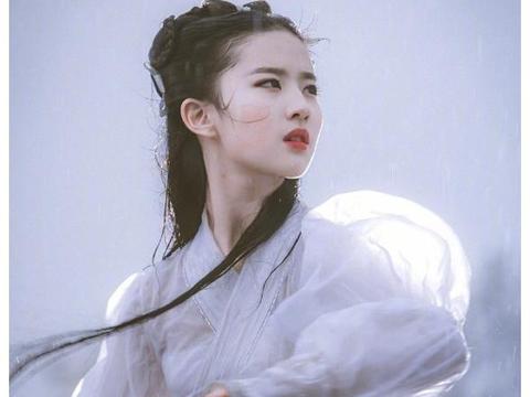 刘亦菲《神雕》珍藏照曝光,小龙女白到发光,天鹅颈太美了