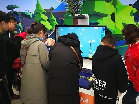 现场游戏挑战与独家纪念品派送引爆粉丝参与热潮 展现狼队社区凝聚力