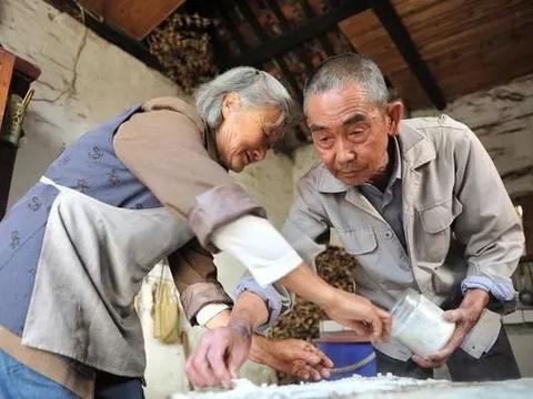 不管你在外混的多牛，农村老家的习俗不能丢，该叫大爷大妈还得叫|农村|老家|牛|村里|家什_新浪新闻