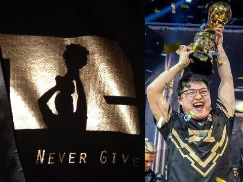 rng新队服印上uzi举杯,仔细一看是s冠军奖杯,网