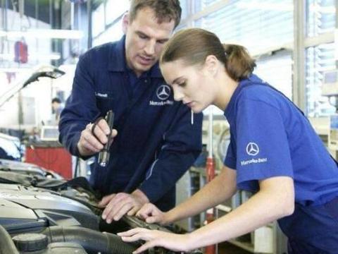 汽车保养，只换机油能起作用？这个孔每月清理一次