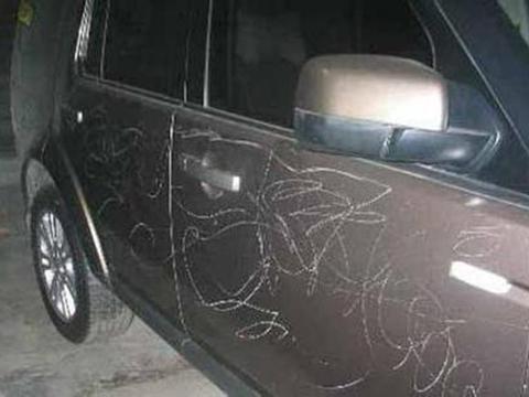 汽车划痕险到底该不该买？一旦遇到这3种情况，网友称这钱花得值