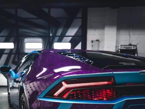 改装的兰博基尼跑车,外观改得有点夸张,但有点艺术效果