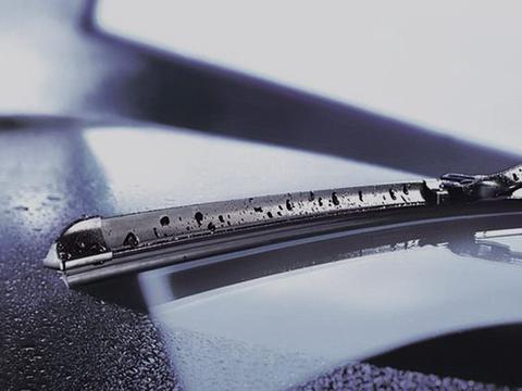 看完玻璃水的这4个功能后，你还敢用清水加吗？