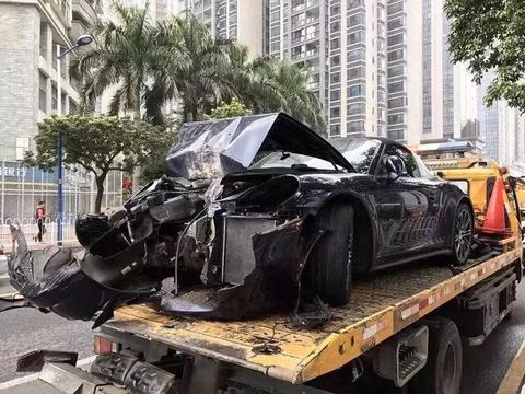 车辆失控，撞墙和撞树哪个能保命？