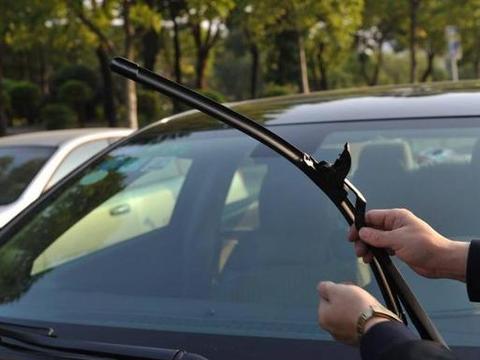 雨刮器刮不干净有异响，老司机有一招或许可以帮到你。