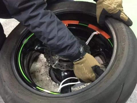 车子跑完6万公里，这3件事别再拖，火花塞却不一定要换