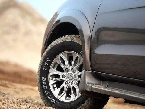 汽车轮胎需要多久更换一次？维修师傅：用到这个程度最好更换！