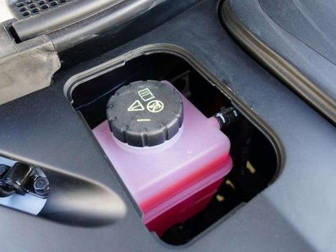 你的防冻液都不换，凭什么你的车况能好？汽车防冻液多久应该换？