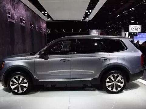 起亚这款车厉害了，8座双天窗，四方形的前脸