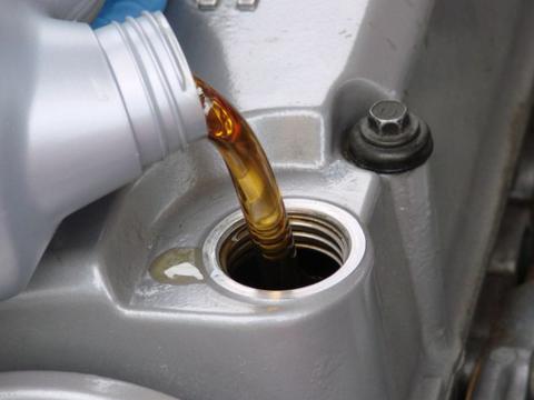 听说电动汽车的保养和燃油汽车的一样？