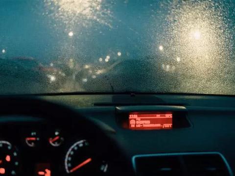 雨季来临，您的爱车若出现八大症状，二话不说赶紧“修”！