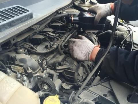 如何知道什么时候该更换火花塞？出现这三种情况就要注意了