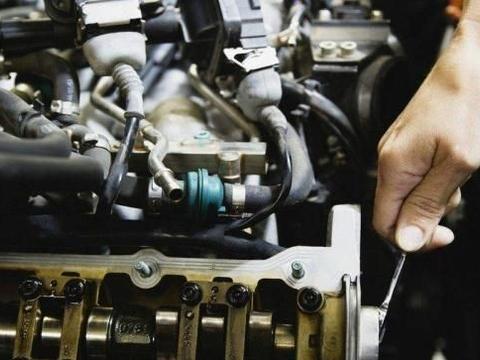 不管你车多好，行驶10万公里后，这5个配件一定得换！不然危险了