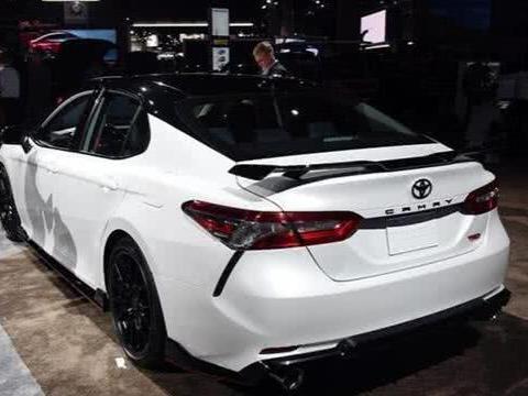 丰田最帅家轿亮相！配19寸轮毂，3.5LV6爆301匹，必火