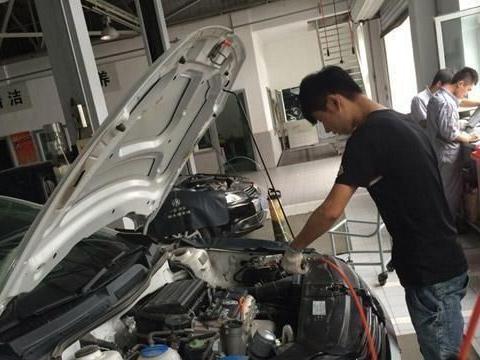 汽车保养只是换机油那么简单？这个小孔定期清理