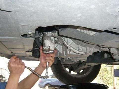 5000公里就必须要换机油吗？修车师傅说出实话，后悔没有早知道