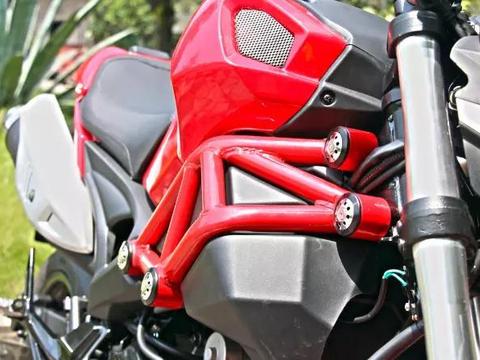 售价5980元，堪称撩妹小钢炮，油耗2升，被称为国产小杜卡迪