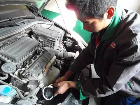 5000公里换一次机油？老司机道出实情：发动机可能提前报废