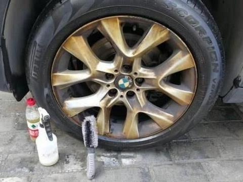 汽车轮毂脏了怎么办？4S店都不知道的一个“土方法”非常实用