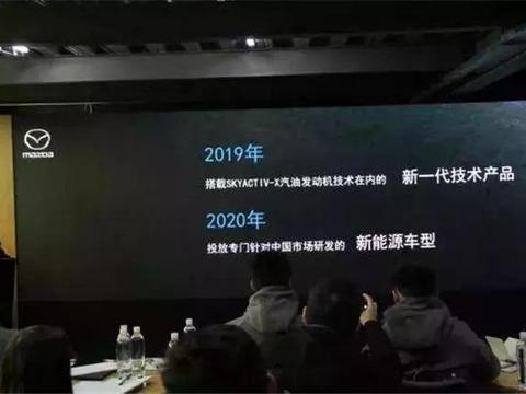 弯道之王归来！全新一代马自达3实车亮相，油耗仅3.3L，又要火