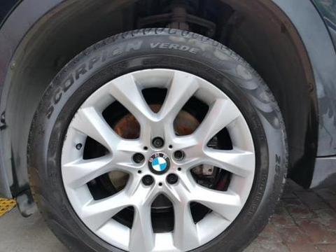 汽车轮毂脏了怎么办？4S店可不会告诉你，这个土办法”最靠谱！