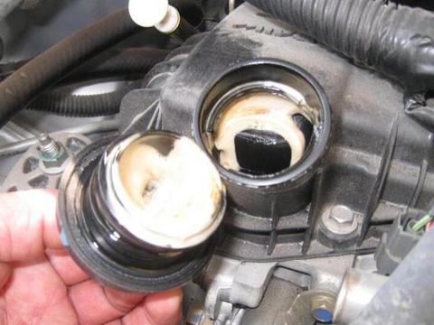 怎么检查发动机中存不存在积碳，维修工告诉你一招，看一遍就懂！