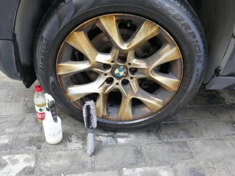 汽车轮毂脏了怎么办？4S店都不知道的一个“土方法”非常实用