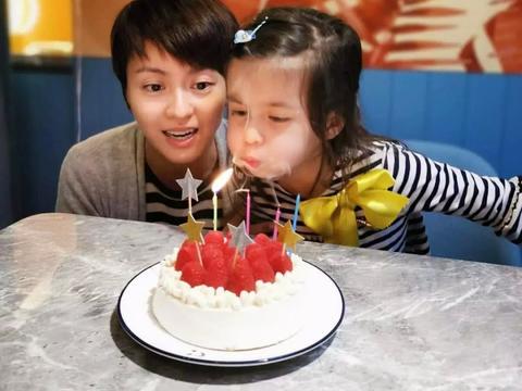 梁咏琪素颜为混血女儿庆祝4岁生日 寿星女活泼又可爱