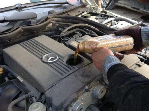 5000公里换一次机油是“扯淡”？维修工：不想换发动机就别这么换