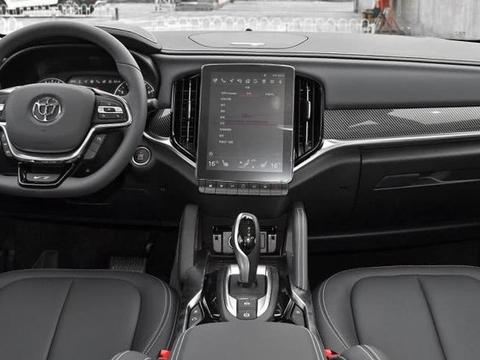 性能车遭“哄抢”，1.6T爆发204马力，宝马配置不到11万