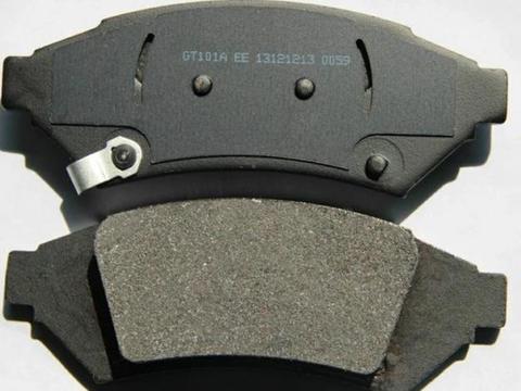 如何判断刹车片该换了？换一套要多少钱？