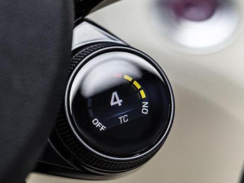 奔驰也搞限量玩法，全球就卖750辆，但可能国内买帐的人不多