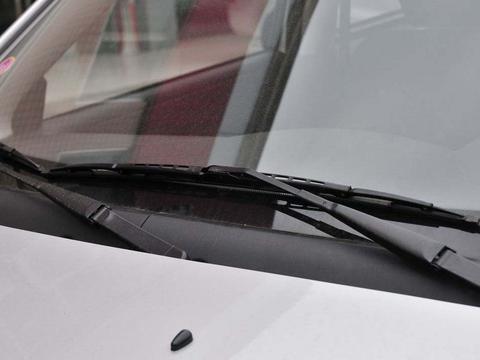雨刮器有异响，刮不干净怎么办？老司机教你一招轻松搞定！