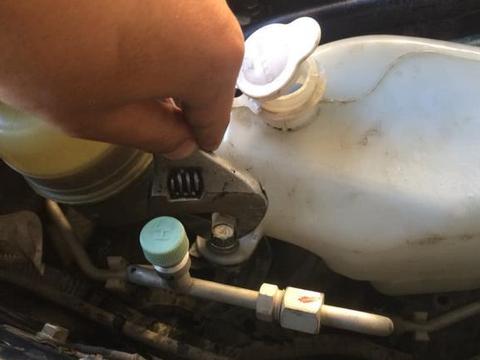 汽车防冻液用换不用换？专家：不换车子就更早的报废了