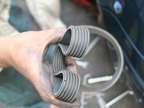 汽车高速行驶时，皮带断了会有什么后果？