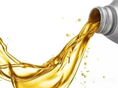 别被4S店忽悠！早报君告诉你多久换机油最适宜····