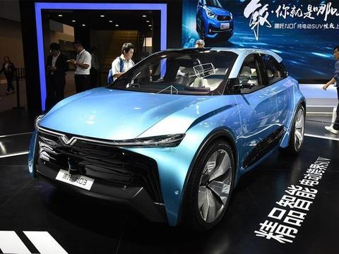 不做国产电动的余渣，4.9s破百，续航达500km，中控屏25英寸