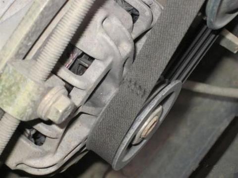 你的汽车皮带有保养过吗？如果行驶时皮带突然断了又该如何处理？