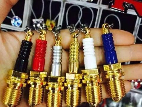 汽车出现这3种信号，是在提醒火花塞该更换了！