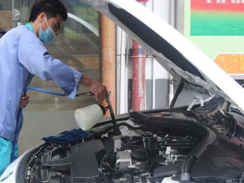 如何防止汽车首保被黑，花钱车没动，车友：一定要装做老司机