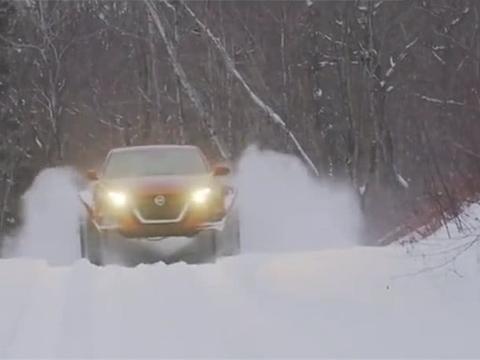 17万天籁改装履带轮，油耗直接翻两倍，但越野能力堪比牧马人！